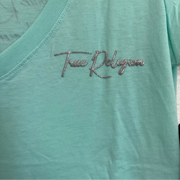 True Religion Women’s Mint Yucca V Neck Buddha Script T-Shirt NWT Small - Picture 4 of 10